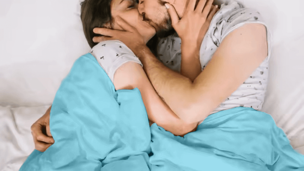 How a Cooling Comforter Transforms Sleep for Couples 2024