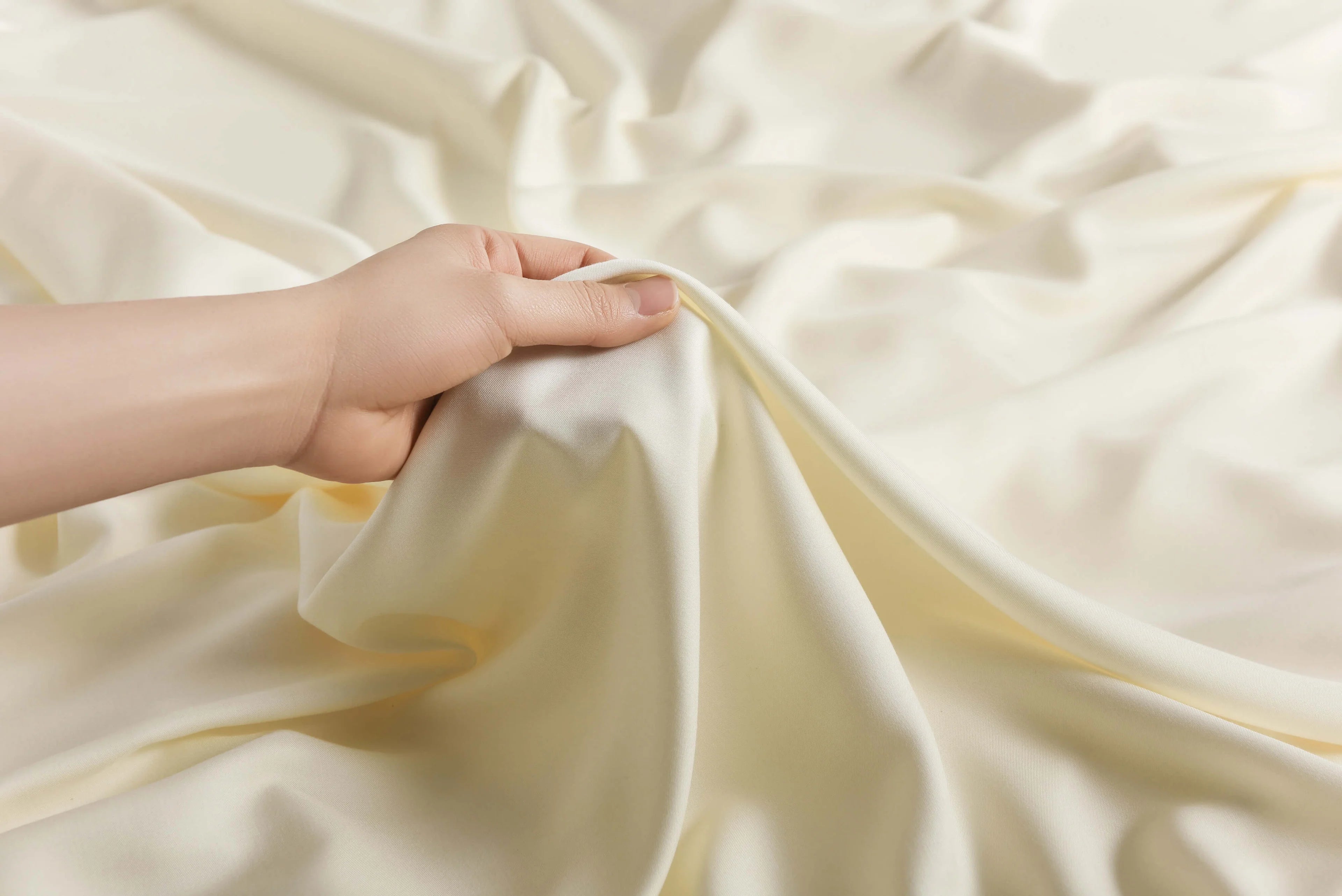 Bamboo Sheets vs Silk Sheets: Which Are Better? - promeedsilk