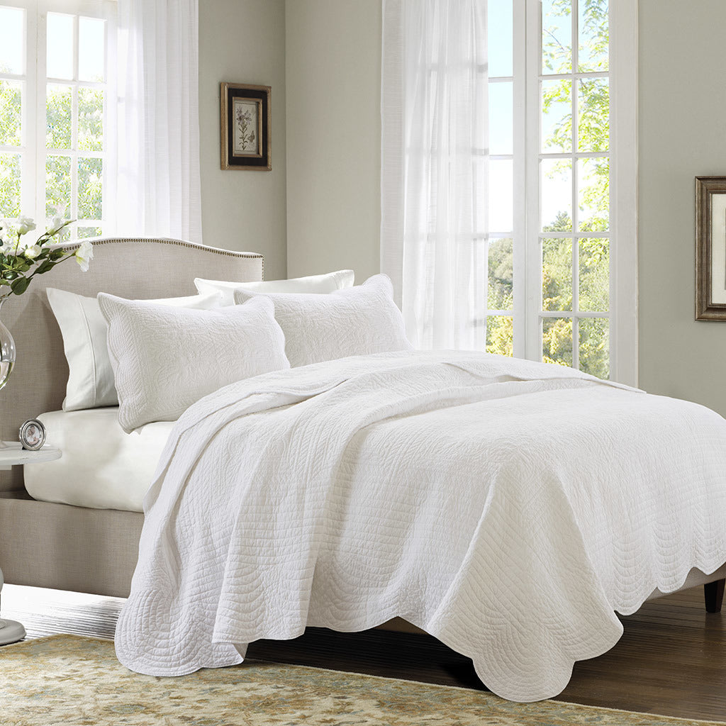 White 3 Piece Reversible Scalloped Edge Quilt Set - 94"W x 96"L - promeedsilk